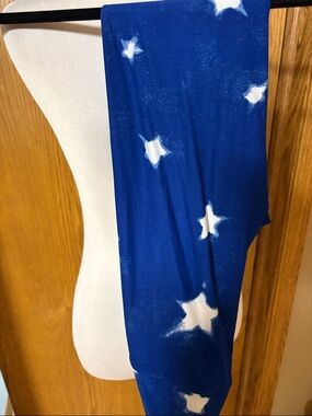 LuLaRoe Blue Leggings with White Star Print